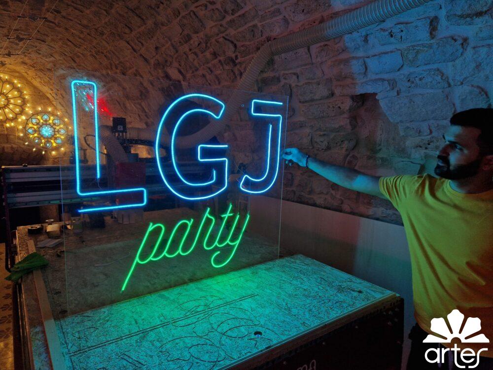 Scritte e allestimenti a neon per feste di compleanno - immagine 3