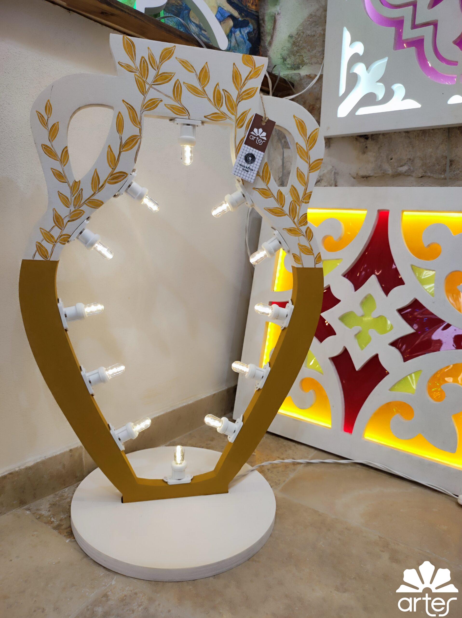 Capasa, antica anfora dodici lampade - foglie oro