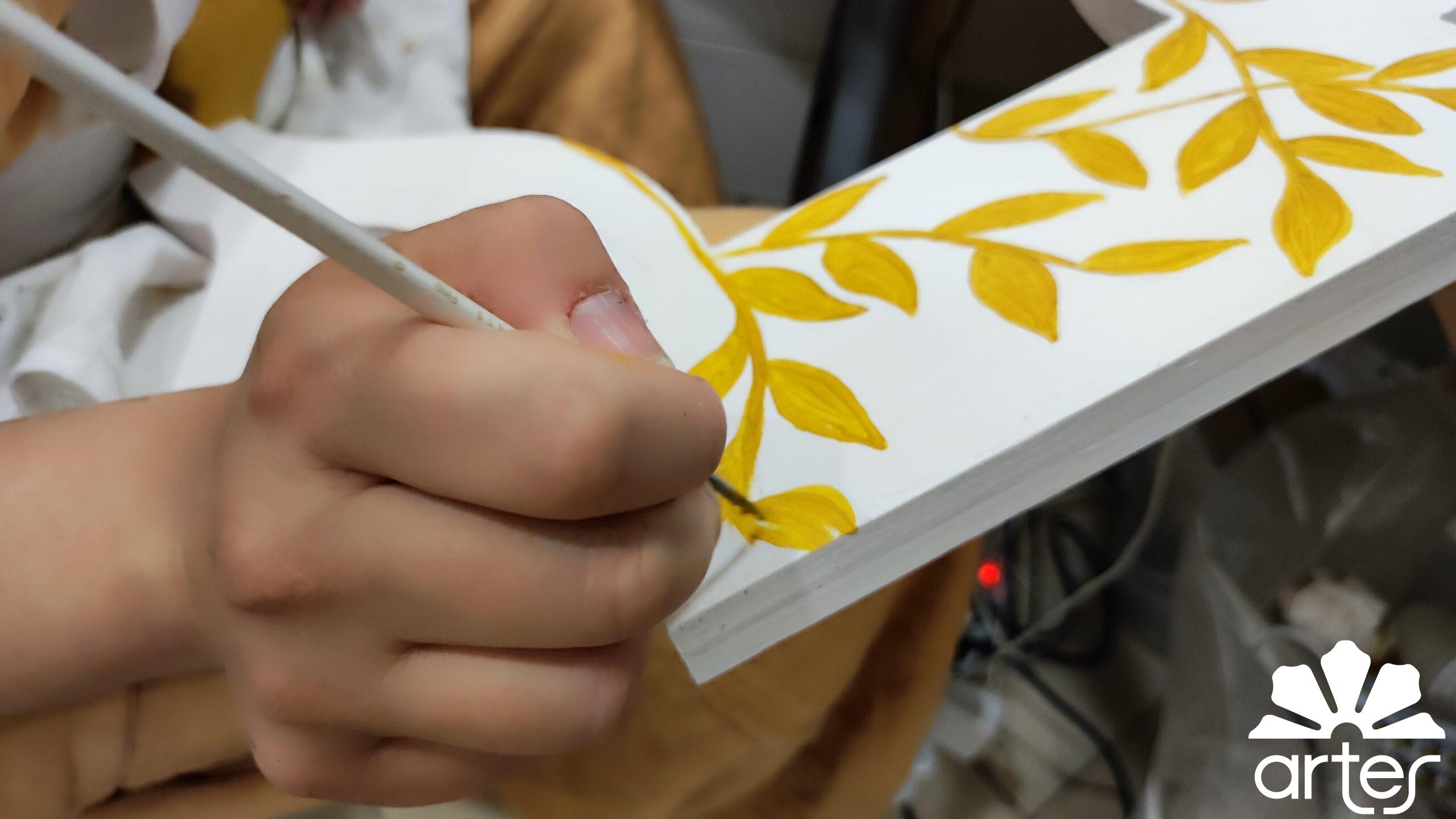 Capasa, antica anfora dodici lampade - foglie oro - immagine 4