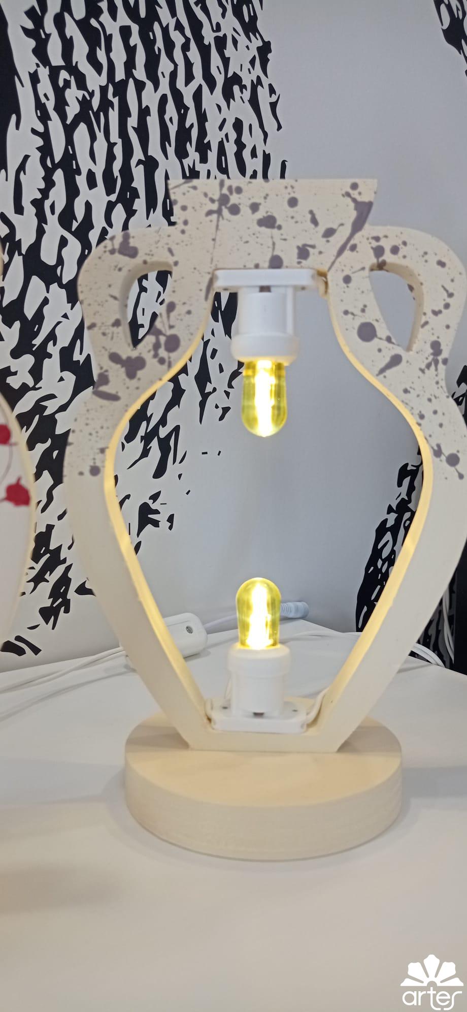 Capasa, antica anfora due lampade